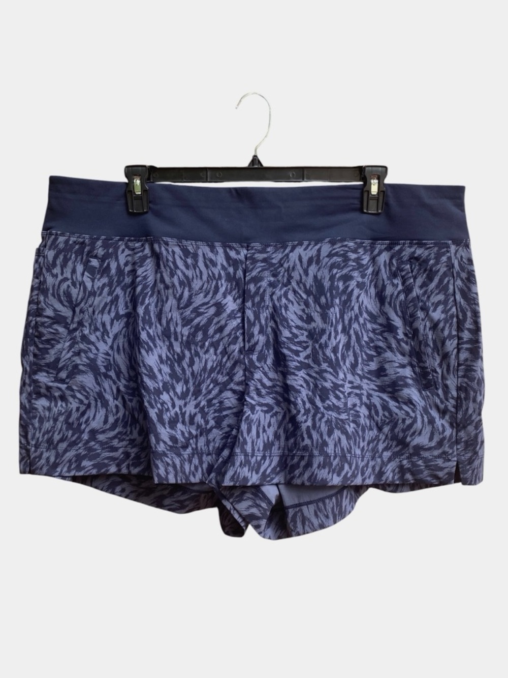 Athleta Trekkie North Shorts Mid Rise Navy Blue Print Womens Plus Size 22 NWT